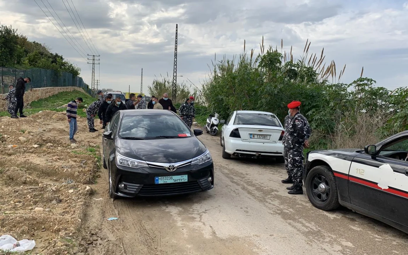 Les forces de sécurité sur les lieux du crime, le 4 février 2021 (MEE/Adam Chamseddine)