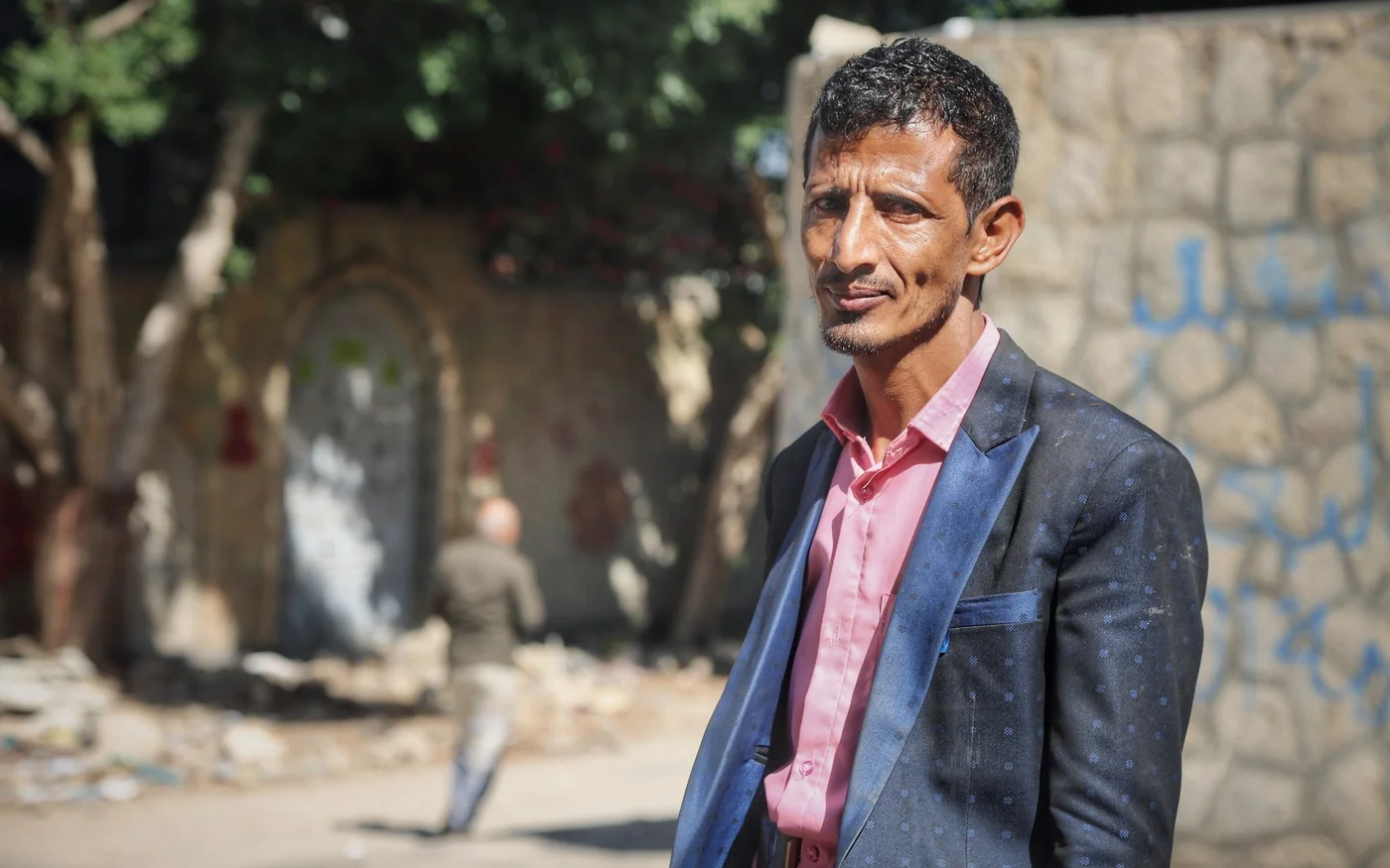 Saleh al-Hajj a perdu son fils et son commerce lorsque des bombardements ont frappé sa maison (MEE/Khalid al-Banna)