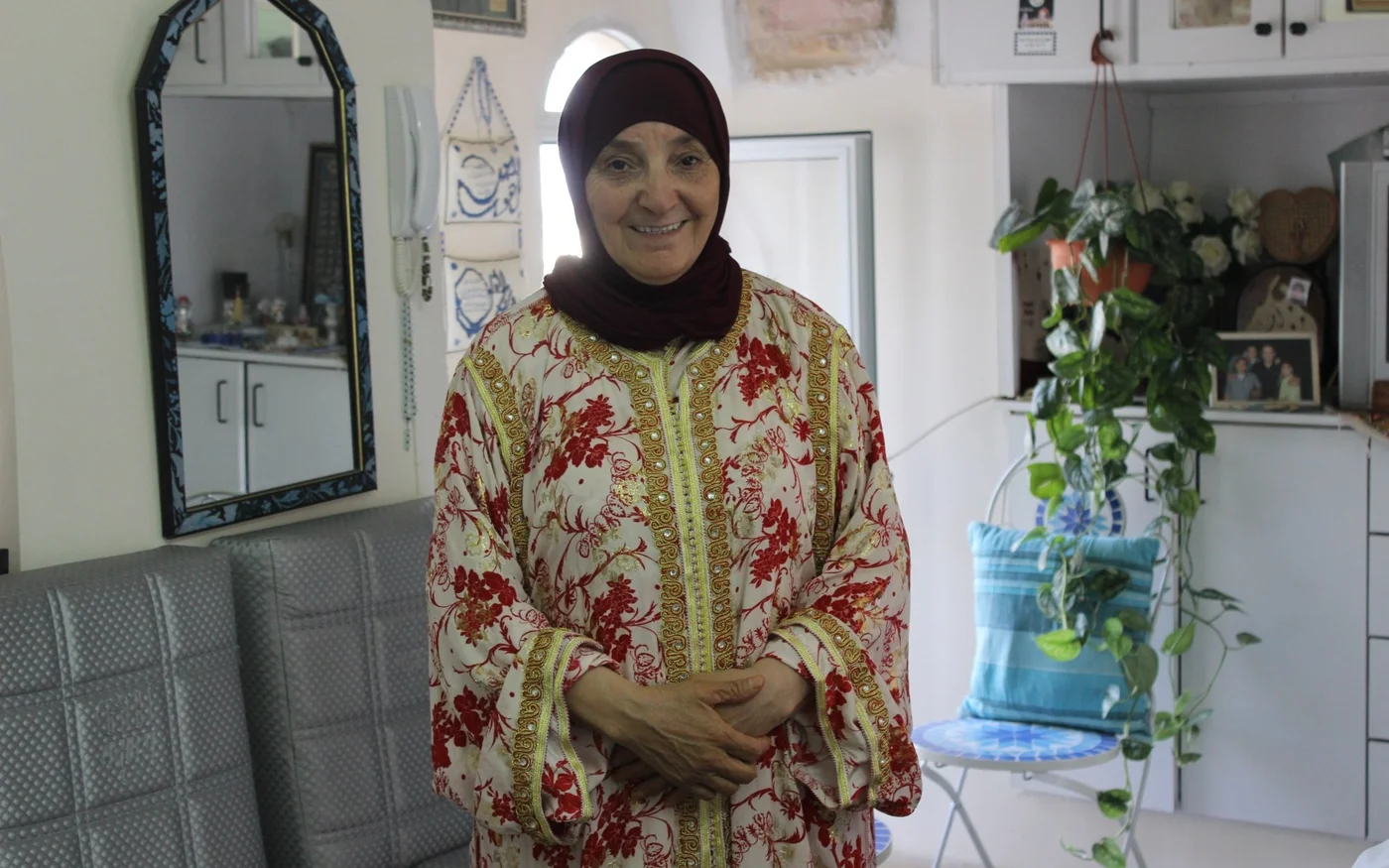 «&nbsp;J’essaie autant que possible de convoquer mes souvenirs&nbsp;», indique Maslouhi depuis le Abu Madyan-al-Ghawth Corner où elle vit depuis les années&nbsp;1980 (MEE/Aseel Jundi)