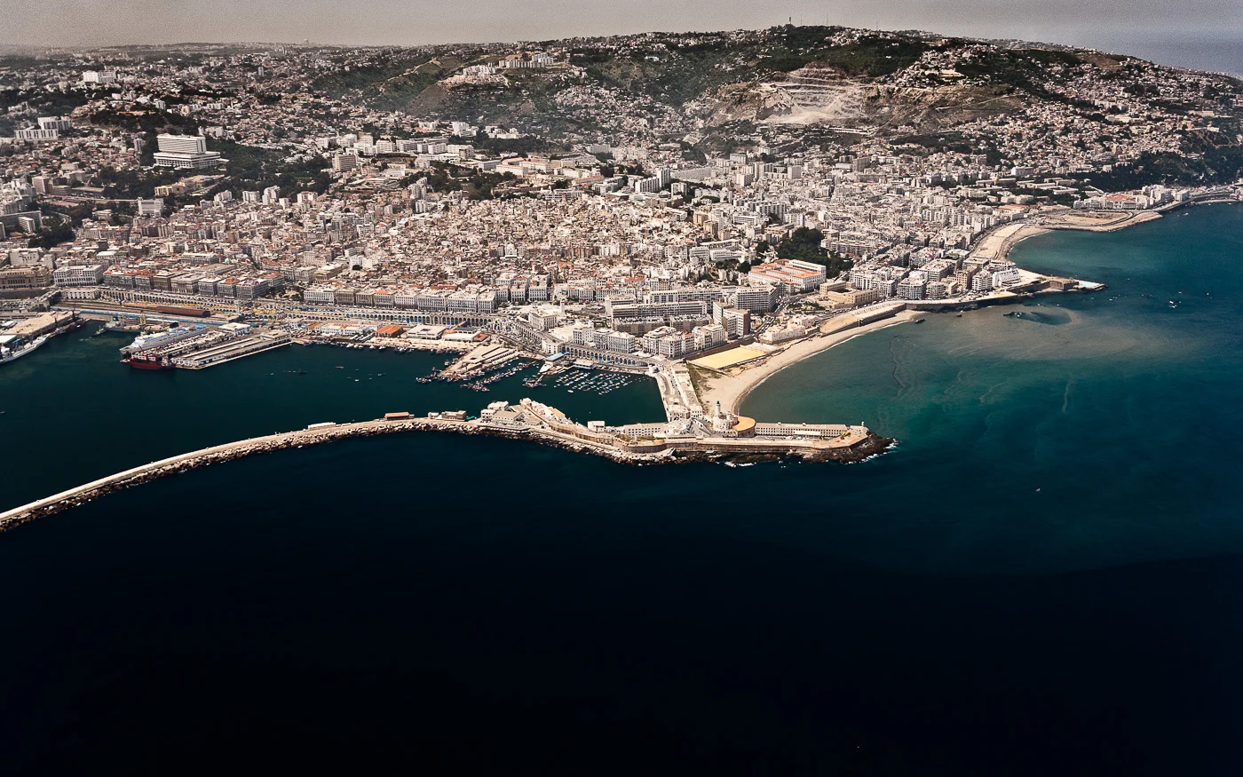 Vue sur Alger, photographie tirée de l’ouvrage Sous le ciel d’Alger ( Kays Djilali, avec l’aimable autorisation des éditions Barzakh)