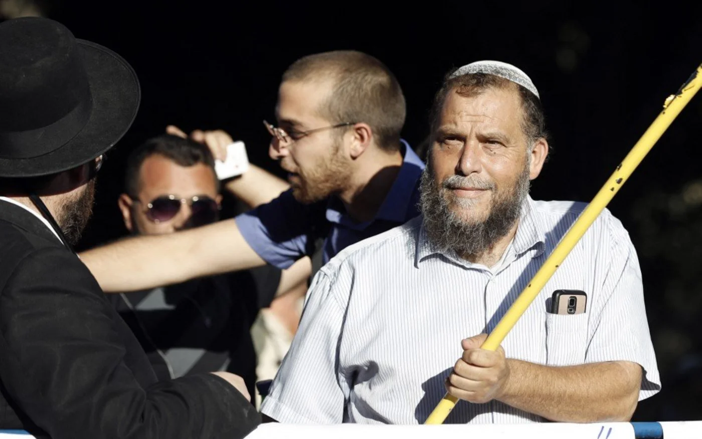 Le leader de Lehava Bentzi Gopstein participe à une manifestation contre le défilé de la Gay Pride à Jérusalem, le 21&nbsp;juillet&nbsp;2016 (AFP)