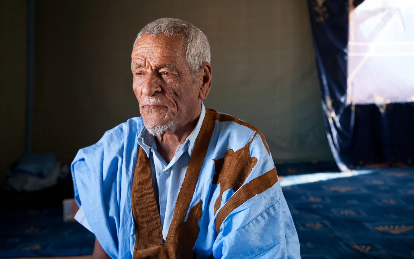 L’écriture du défunt poète sahraoui Beyibouh El Haj inspire les jeunes générations élevées en exil (Emma Brown Photography)