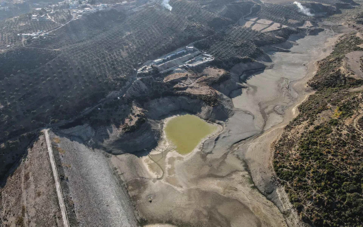 Vue aérienne montrant la structure principale du barrage d’al-Duwaisat, construit en 1994 (MEE/Izzeddin Kasim)