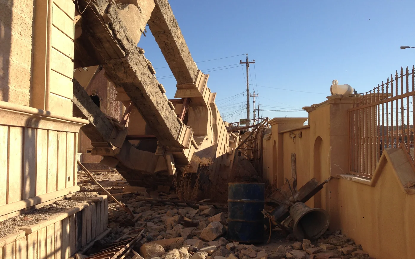ISIS targeted churches across Qaraqosh, toppling steeples and smashing crosses, 2016 (MEE/Tom Westcott)