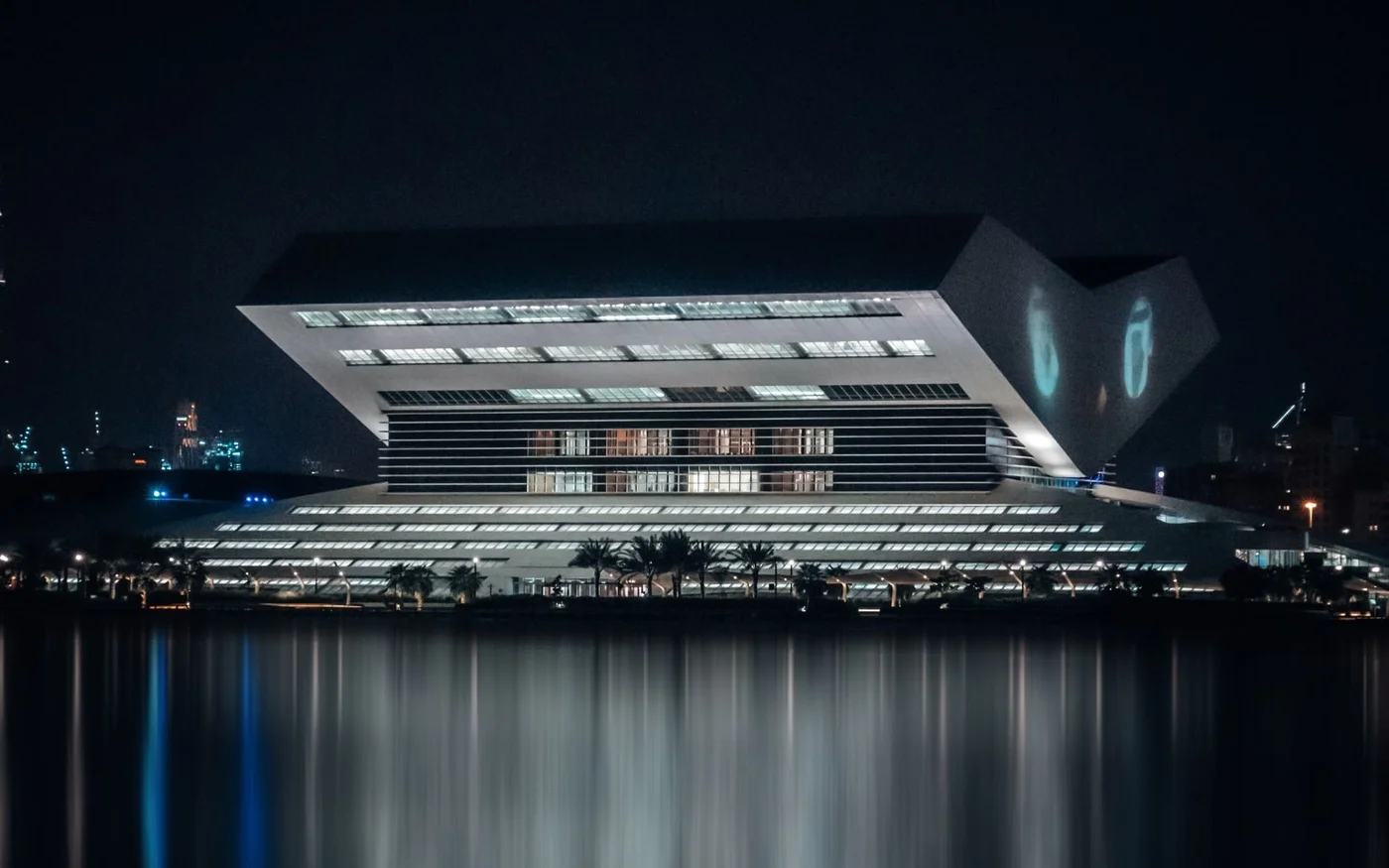 La bibliothèque de Dubaï abritera à terme environ 4,5 millions de livres (Wikimedia/Leakingh)