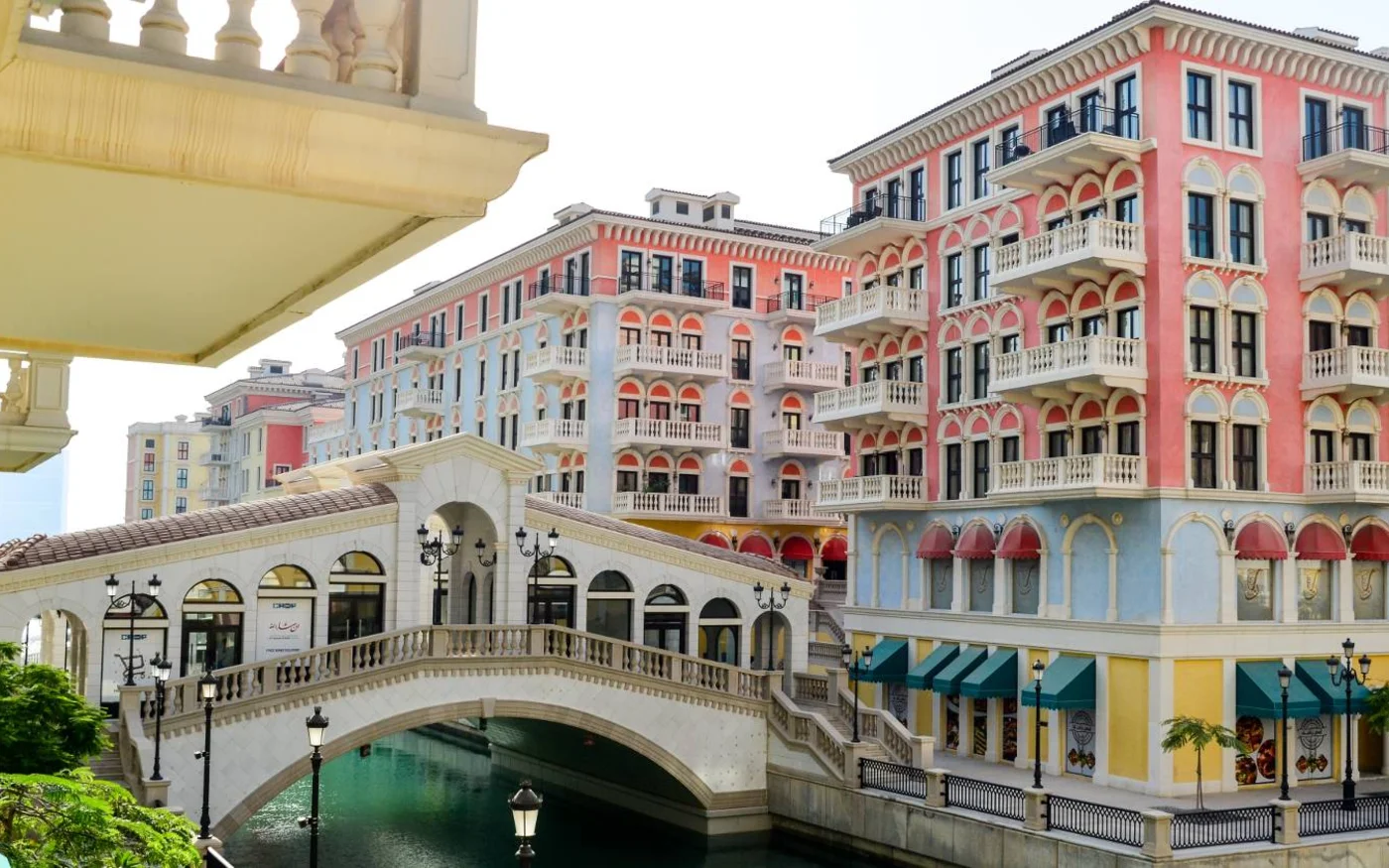 Qanat Quartier, dans l’archipel The Pearl, s’inspire de Venise (Jbdodane/CC)