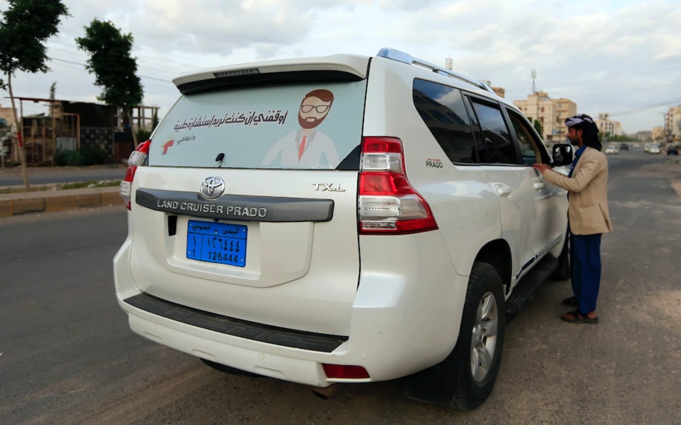 La voiture du médecin yéménite Sami al-Hajj, à Sanaa, le 2 juin 2020 (AFP)