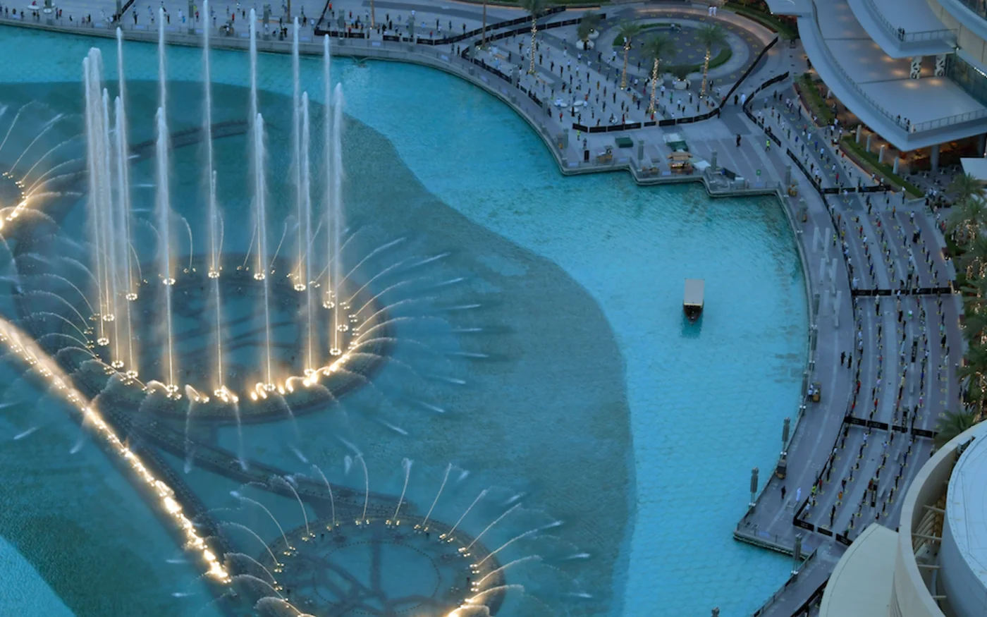 Les célèbres eaux virevoltantes de la fontaine de Dubaï, le le 5 juin 2020 (AFP)