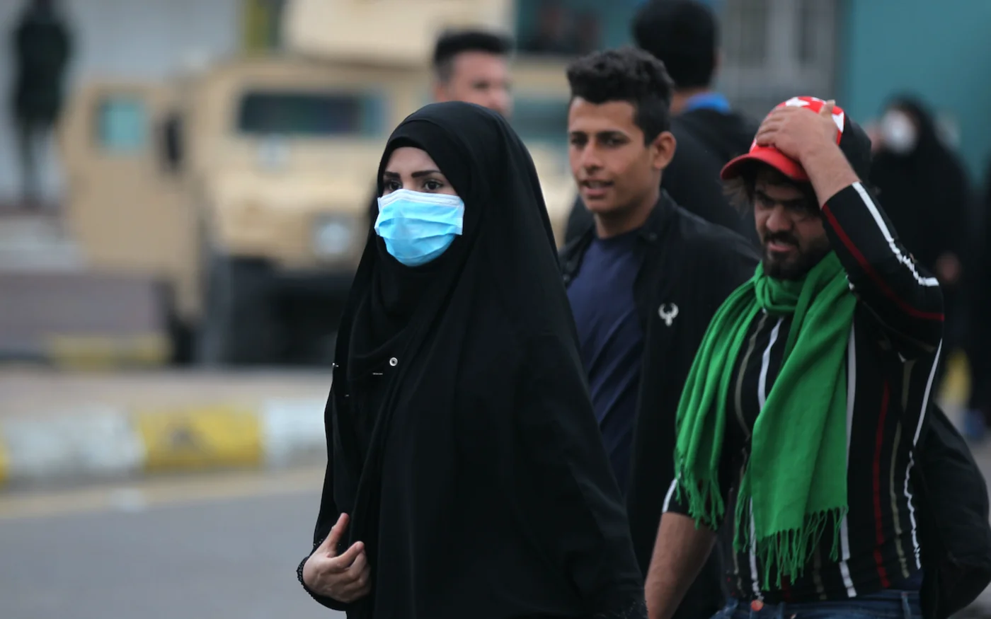 Des pèlerins chiites, à Bagdad, le 18 mars 2020 (AFP)