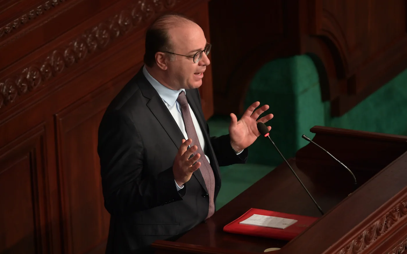 Le Premier ministre tunisien Elyes Fakhfakh s'exprime lors d'une session parlementaire, à Tunis, le 25 juin 2020 (AFP)