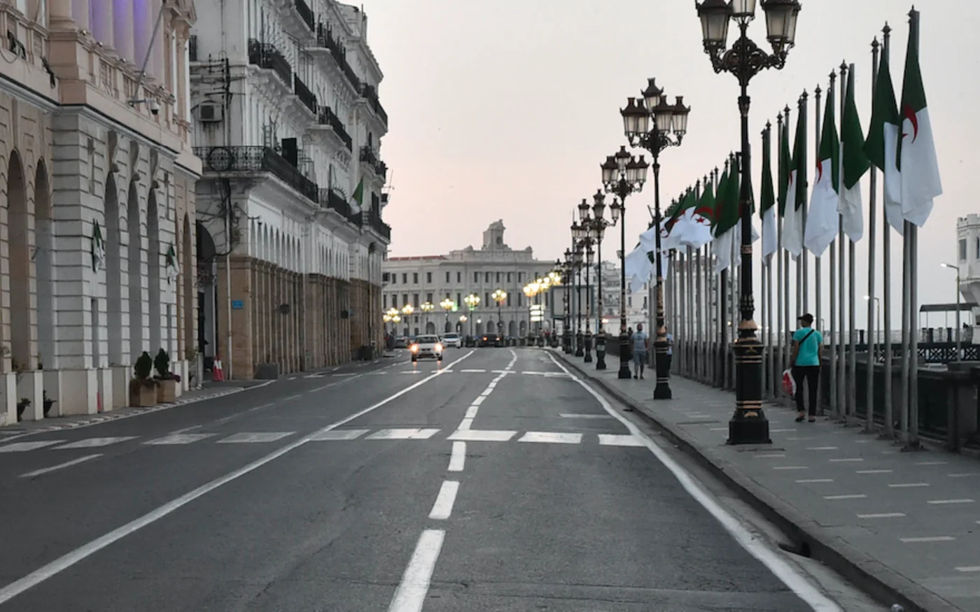 Alger au début du couvre-feu imposé par les autorités, pour empêcher la propagation du coronavirus, le 29 juin 2020 (AFP)