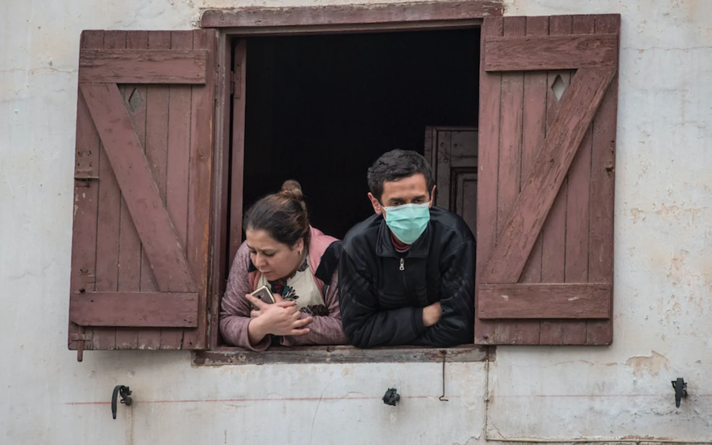 Des Marocains confinés, à Rabat, le 9 avril 2020 (AFP) 
