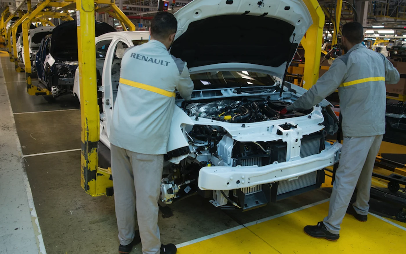 Des employés de l'usine de voitures Renault-Nissan, à Tanger, le 12 mars 2018 (AFP)