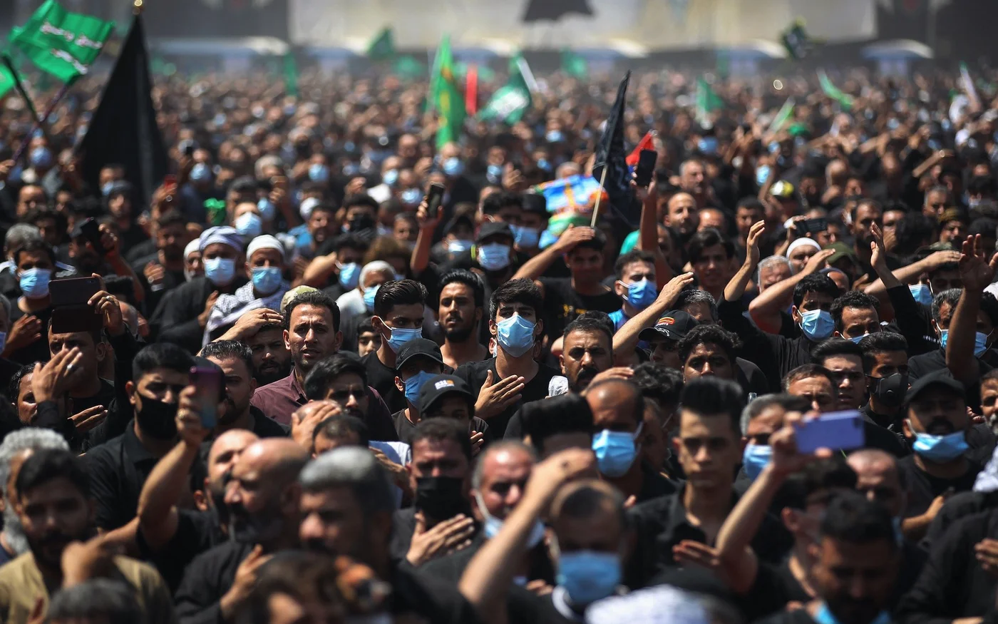 Des chiites irakiens participent au rituel de deuil à Kerbala (AFP)