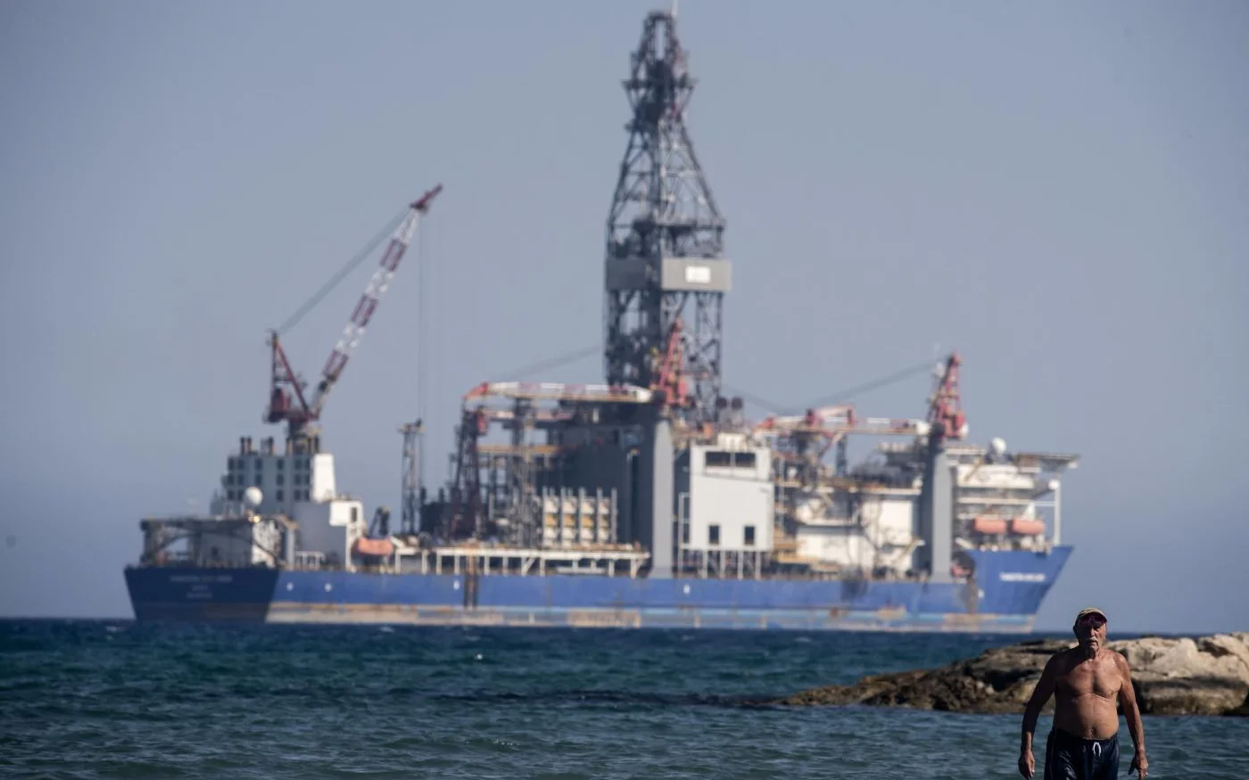 Le navire de forage Tungsten Explorer, au large d’Oróklini (Chypre), dans le golfe de Larnaca, le 21&nbsp;juillet&nbsp;2020 (AFP)