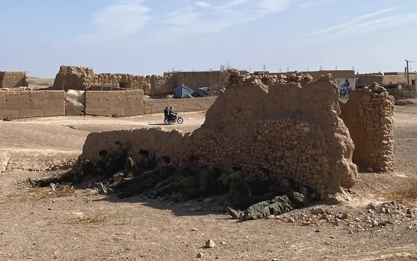 Pour La Guerre, le Maroc figure l’Algérie à travers des décors et paysages de Casablanca ou encore des environs de Marrakech (avec l’aimable autorisation de Roland Carrée)