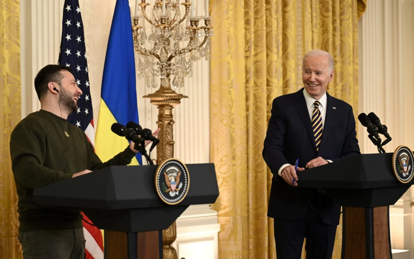 Le président américain Joe Biden et son homologue ukrainien Volodymyr Zelensky tiennent une conférence de presse à la Maison-Blanche, le 21 décembre 2022 à Washington (AFP)