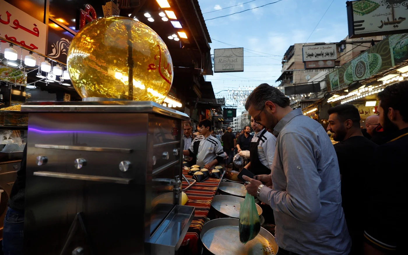 Neuf Syriens sur dix vivent désormais sous le seuil de pauvreté et ont du mal à acheter les aliments de base pour le Ramadan (MEE)