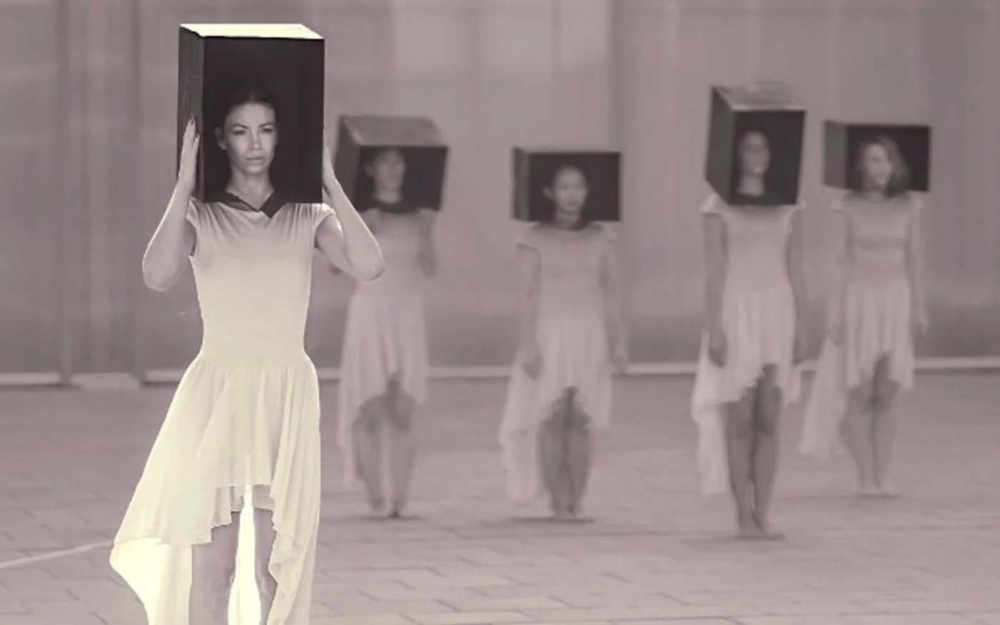 Photo issue de la performance intitulée The house of Bernarda Alba, présentée au festival Quoz Arts Fest 2018 (avec l’aimable autorisation d’Alaa Krimed)