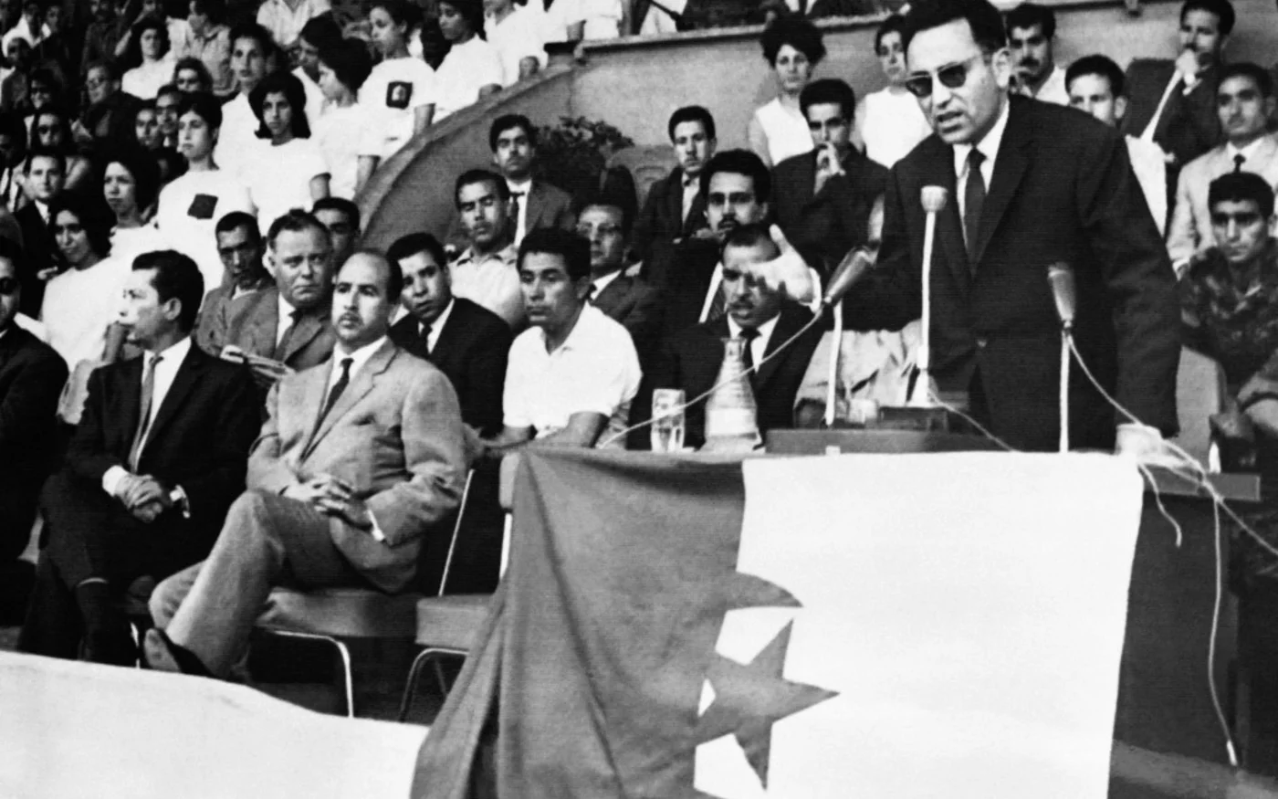 Le président du Gouvernement provisoire de la République algérienne Benyoucef Benkhedda prend la parole à Alger, le 10 juillet 1962, lors de la première réunion du GPRA depuis la proclamation de l'indépendance (AFP)
