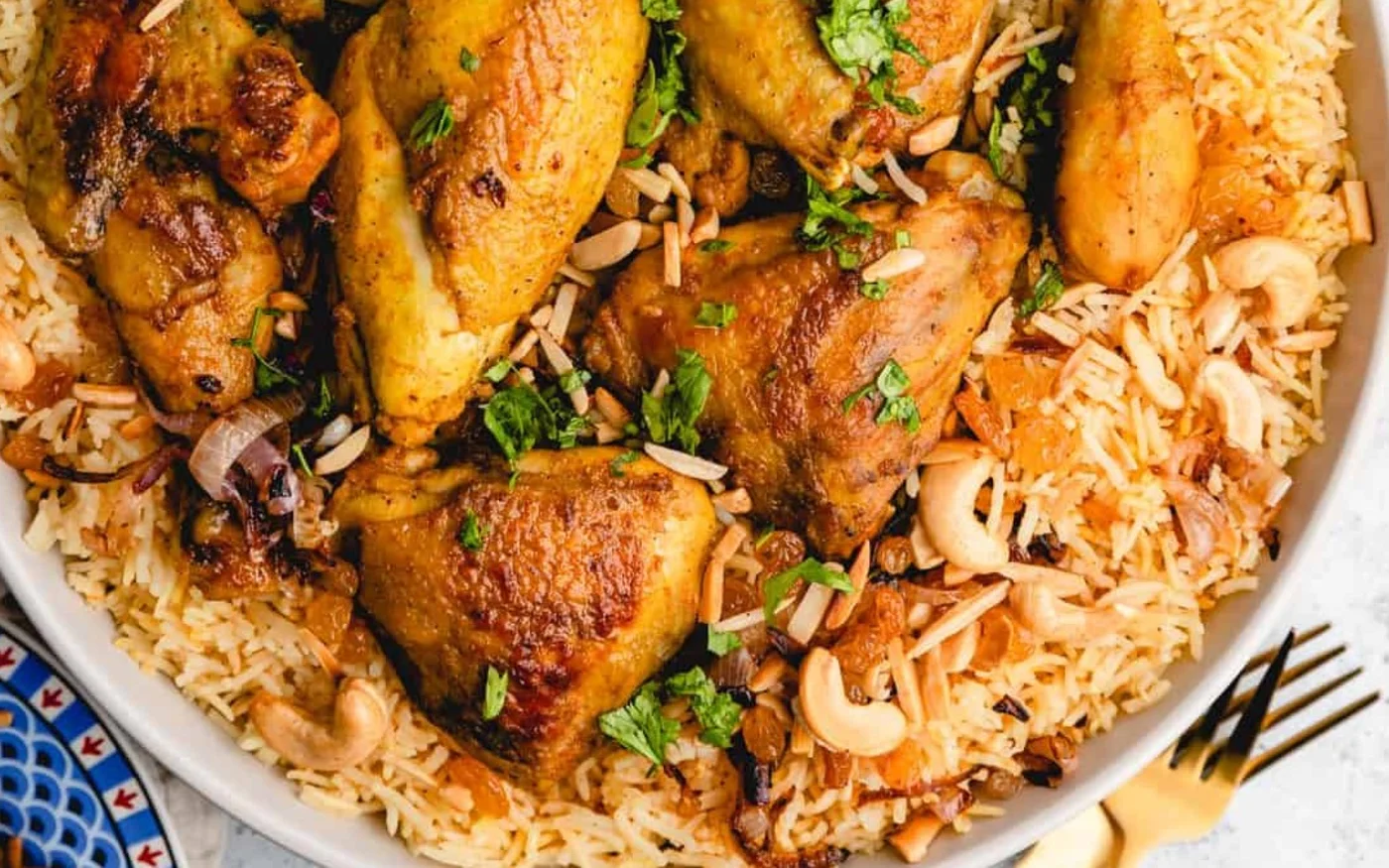 Le machboos est un plat à base de riz avec des protéines et des épices (capture d’écran/everylittlecrumb.com)