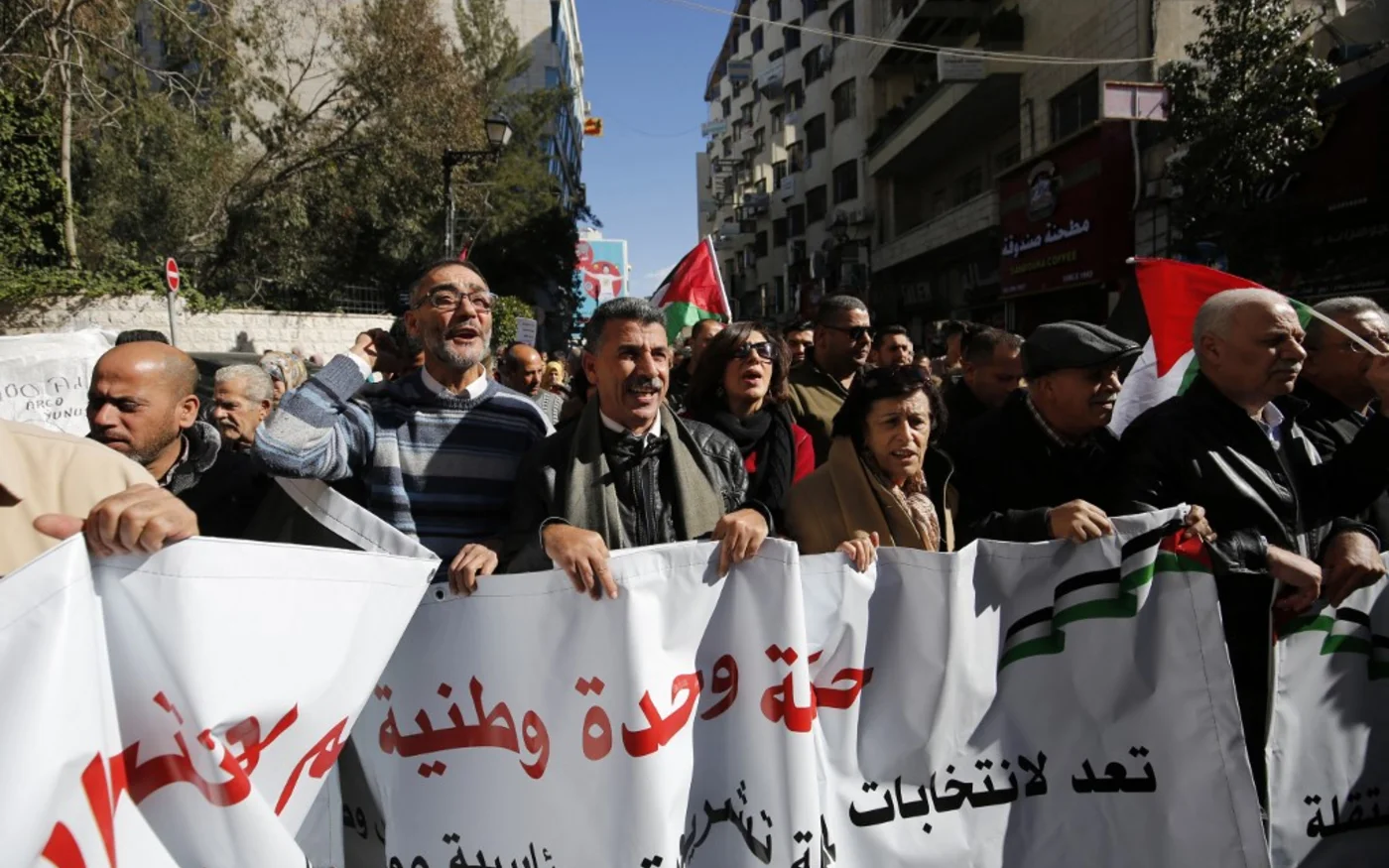 Des Palestiniens de Ramallah appellent à la fin de la division Fatah-Hamas en 2019 (AFP)