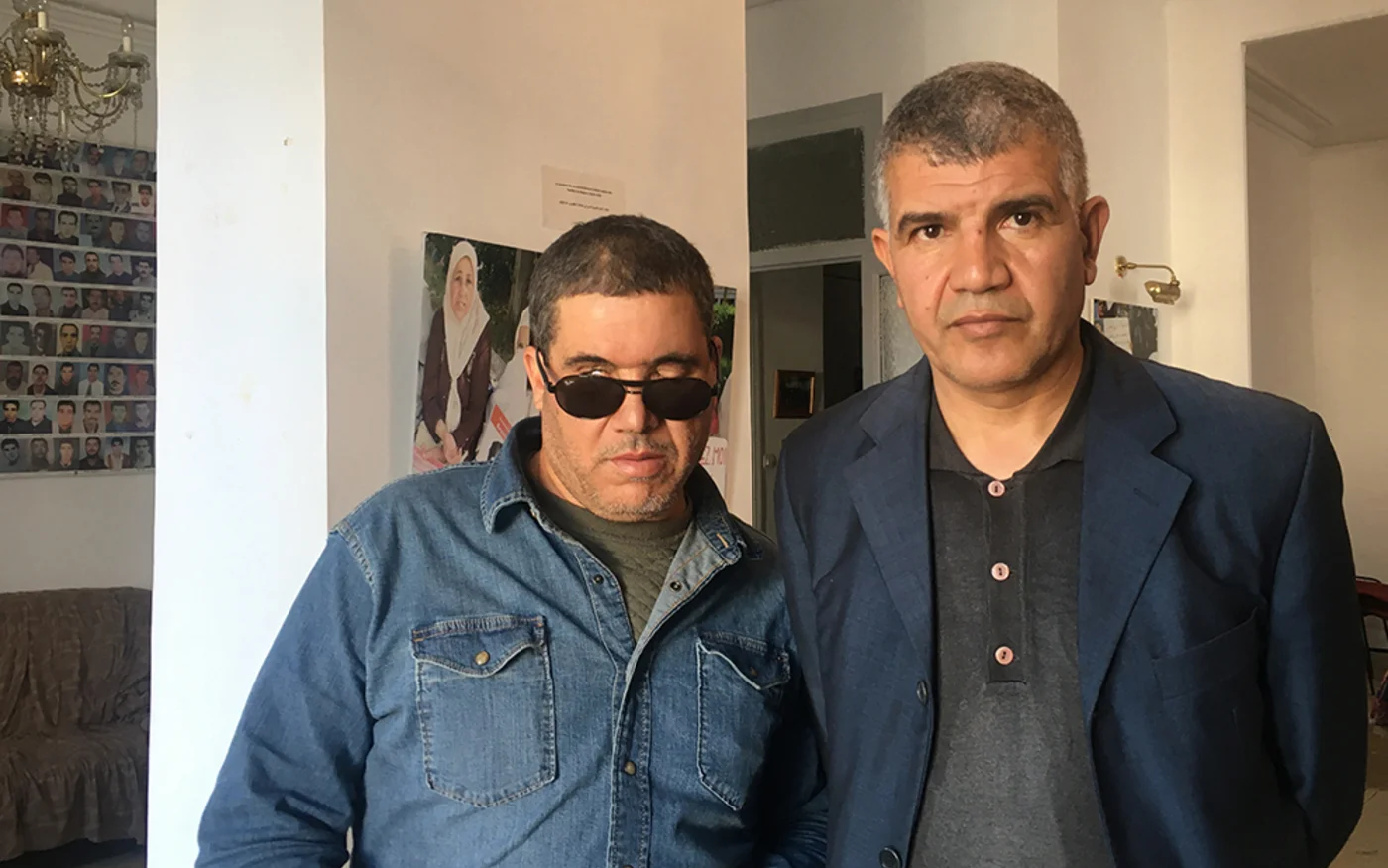Mustapha Ghezal et Ahmed Etaani, deux ex-membres de l'Armée islamique du salut, réclamant la libération de 