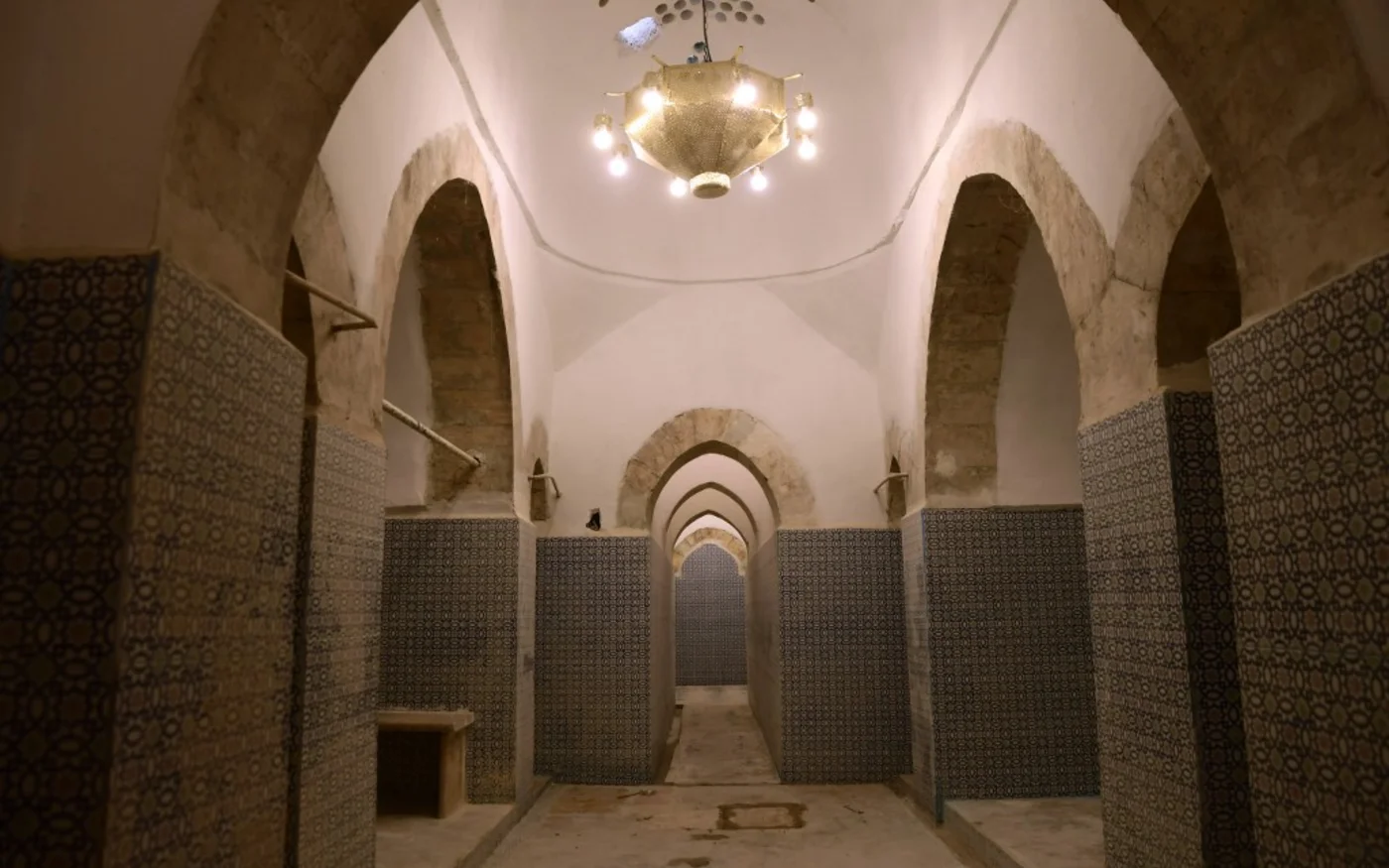 Les Marocaines se détendent au hammam avant leurs noces (AFP)