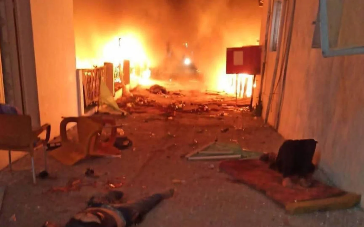 La frappe aérienne israélienne sur l’hôpital est décrite comme un « progrom », une attaque « sans précédent dans l’histoire du conflit israélo-palestinien » par un membre de la défense civile à Gaza (MEE/Mohamed Hussein)