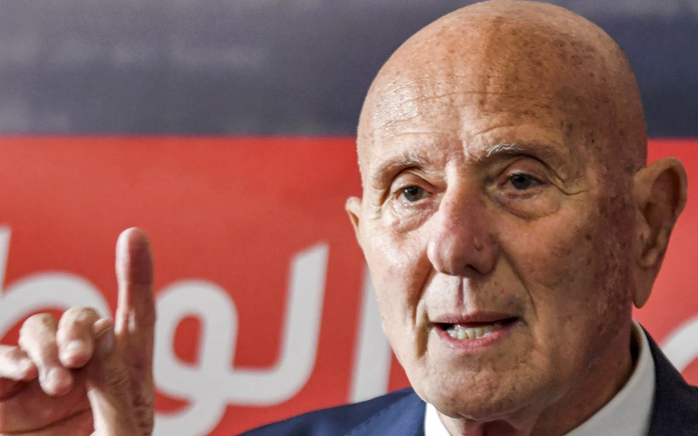 S’adressant à MEE la semaine dernière, Ahmed Nejib Chebbi, à la tête du FSN, a appelé les différentes factions adverses à mettre leurs ressources en commun et à s’unir contre Saied (AFP)