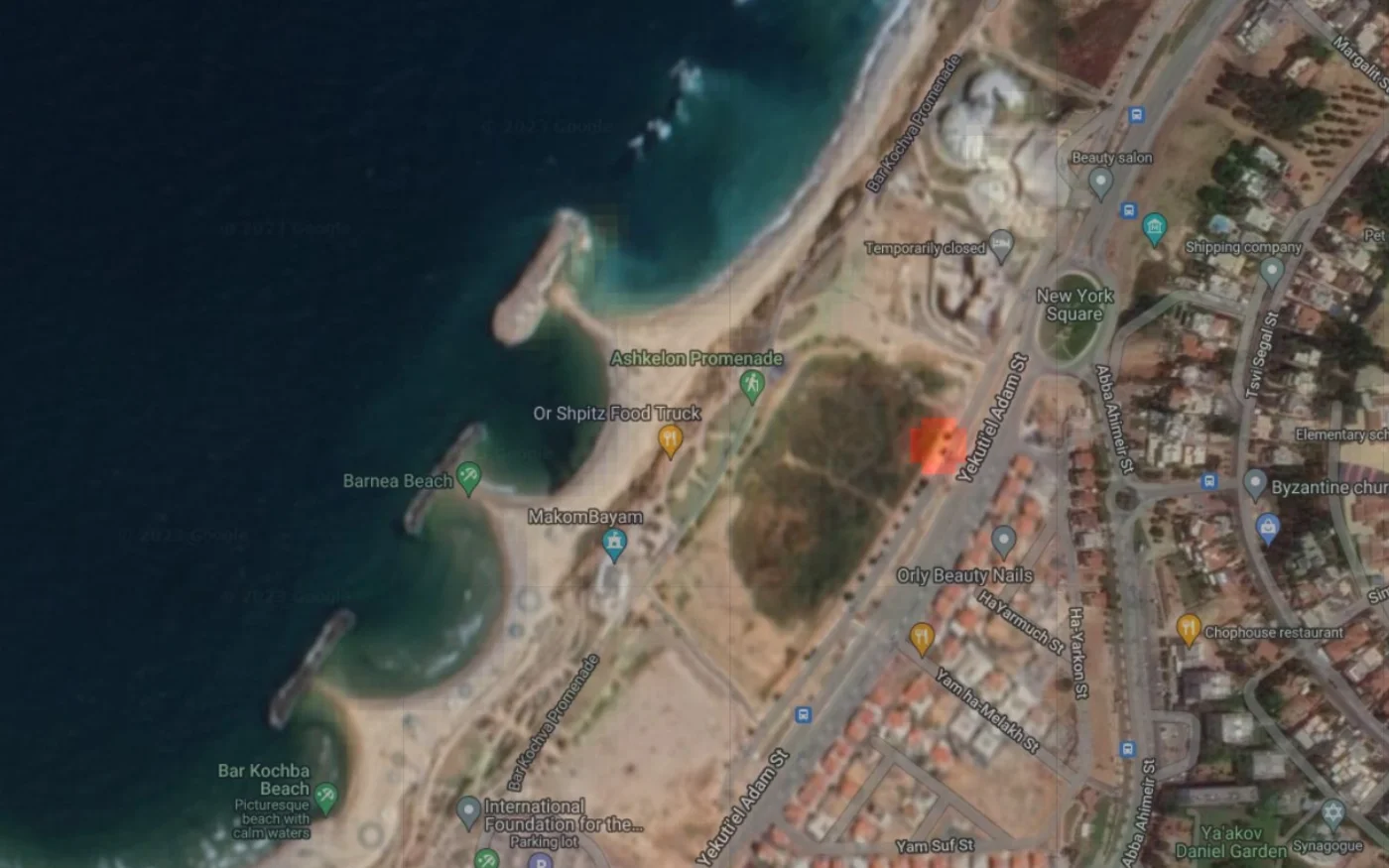 Une image satellite prise le 7&nbsp;octobre&nbsp;2023 montre des incendies dans un parc donnant sur la Méditerranée à Ashkelon (Sentinel/Soar)