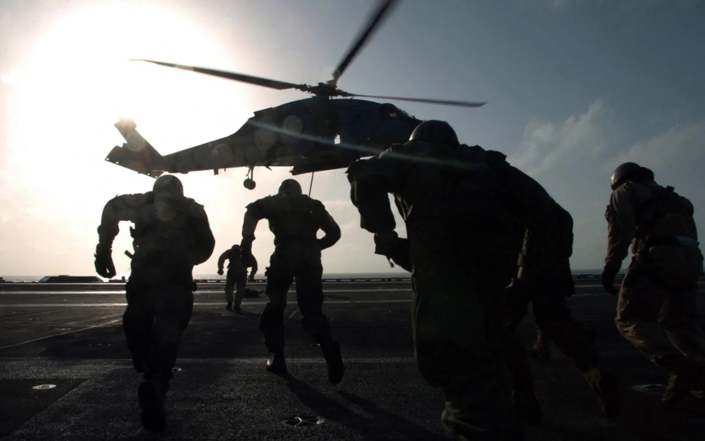 Selon un rapport du service de recherche du Congrès, sur les 469&nbsp;interventions militaires américaines à travers le monde depuis 1798, plus de la moitié (soit un total de 251) ont eu lieu entre 1991 et 2022 (AFP/US Navy)