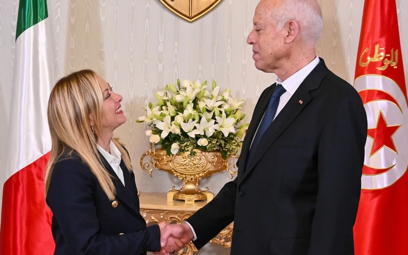 Le président tunisien Kais Saied accueille au palais présidentiel la présidente du Conseil italien Giorgia Meloni, le 6 juin 2023 (Facebook/présidence tunisienne)