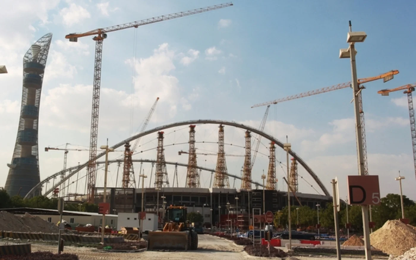 Le stade Khalifa est l’un des projets phares du Qatar pour la Coupe du monde 2022 (AFP)