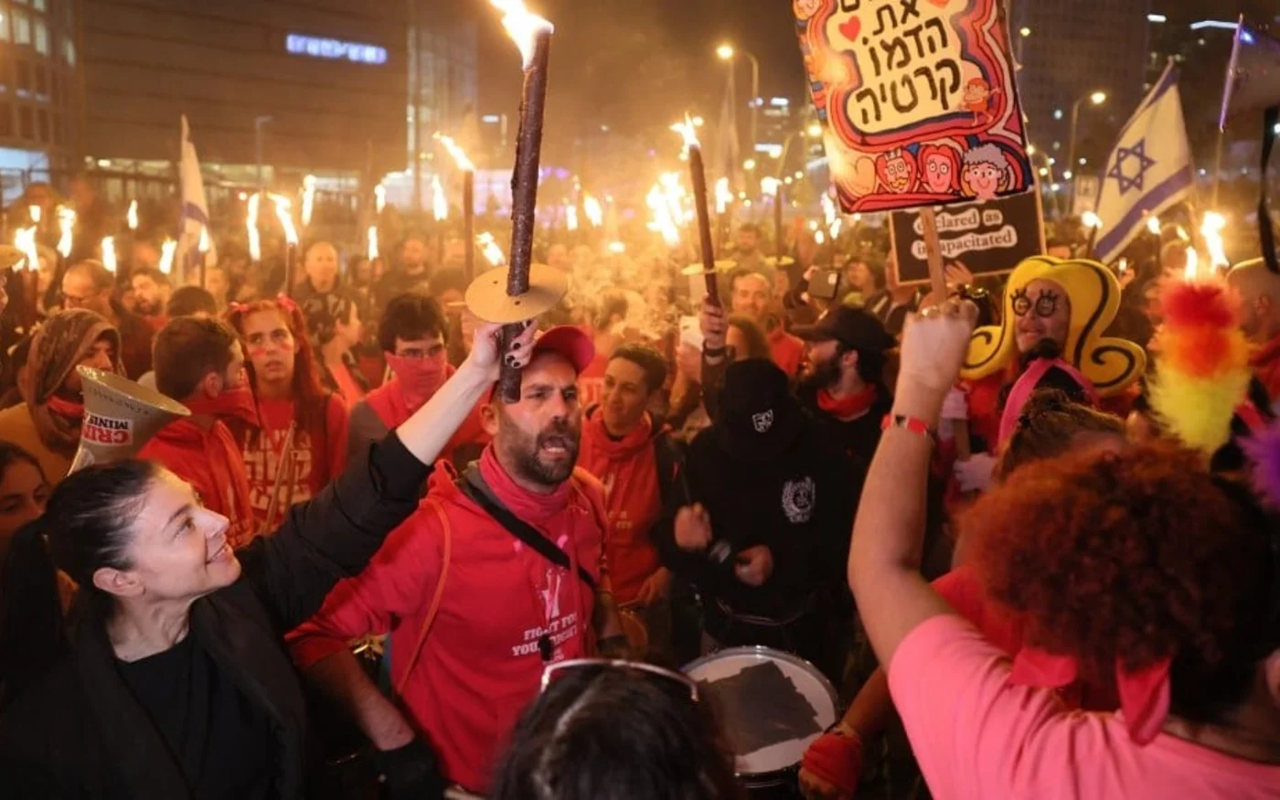 Des citoyens israéliens manifestent contre le nouveau gouvernement radical de droite, le 21 janvier 2023 à Tel Aviv (AFP)