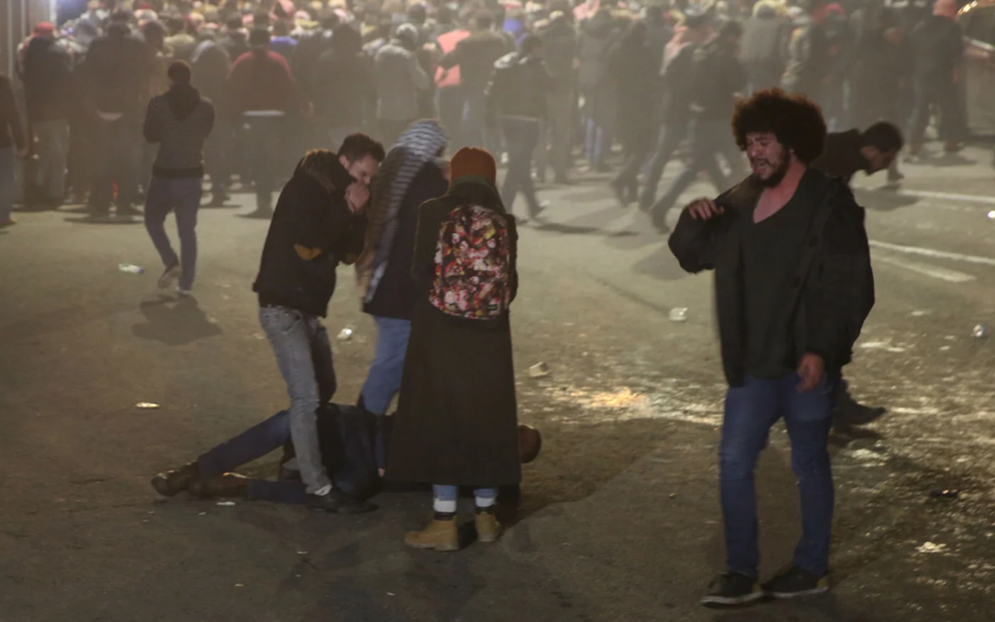 La police a fait usage de gaz lacrymogène contre des manifestants qui scandaient des slogans contre les politiques du gouvernement à Amman, le 13 décembre 2018 (AFP)