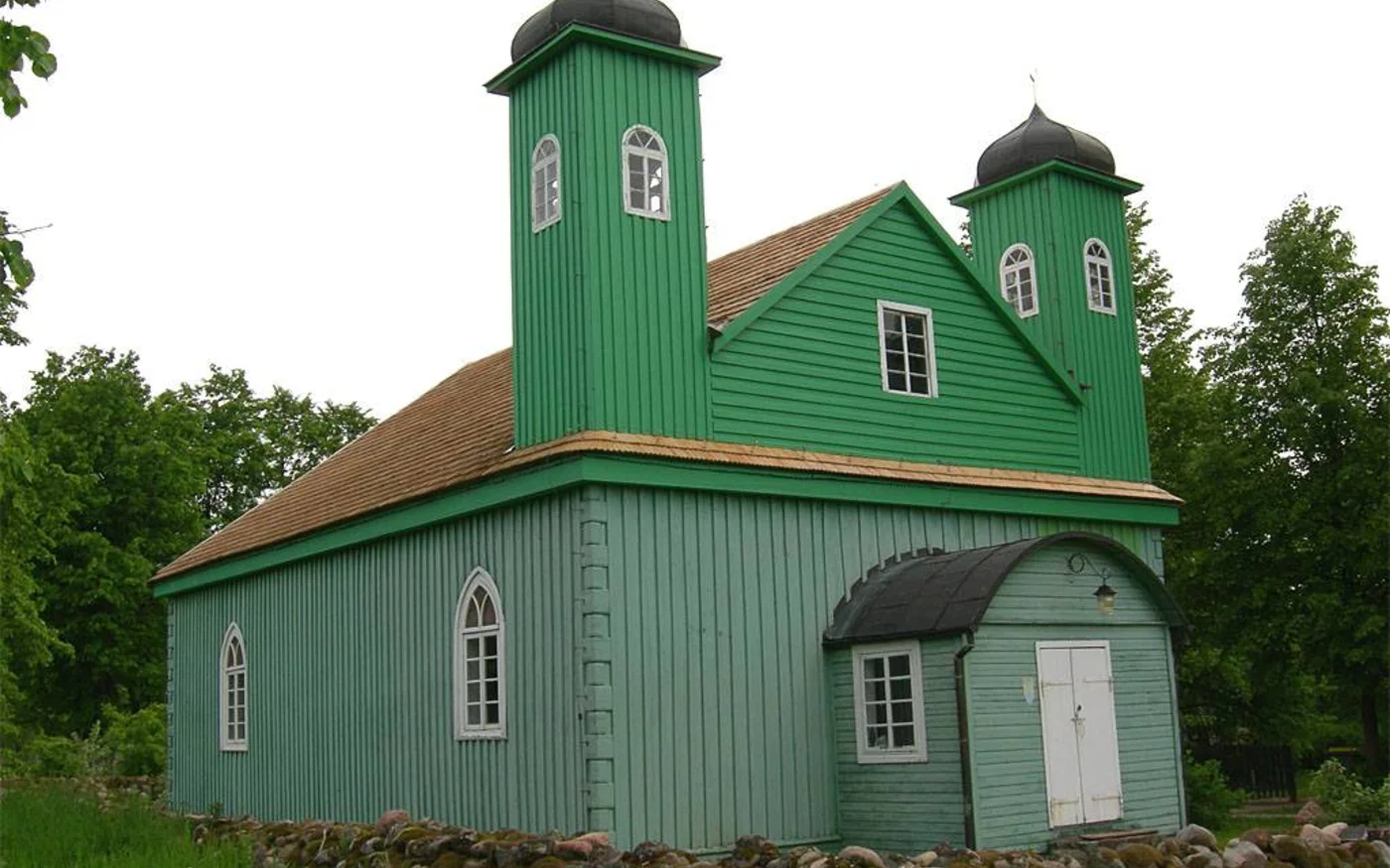 Une plaque de pierre près de l’entrée des femmes indique que la mosquée a été rénovée en 1846 (Creative Commons)