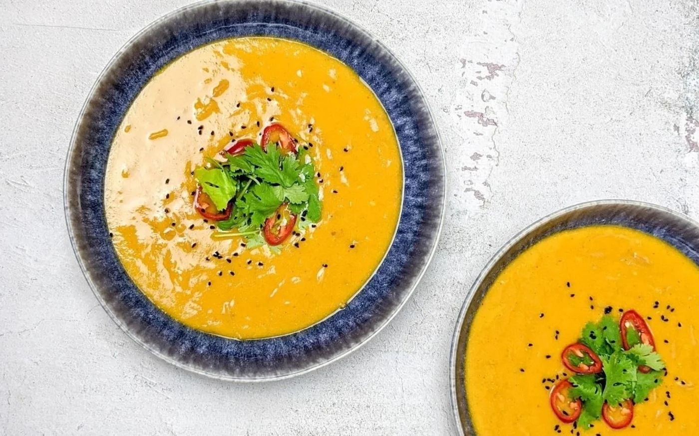 Individualisez chaque bol avec des garnitures différentes (@middleeats)