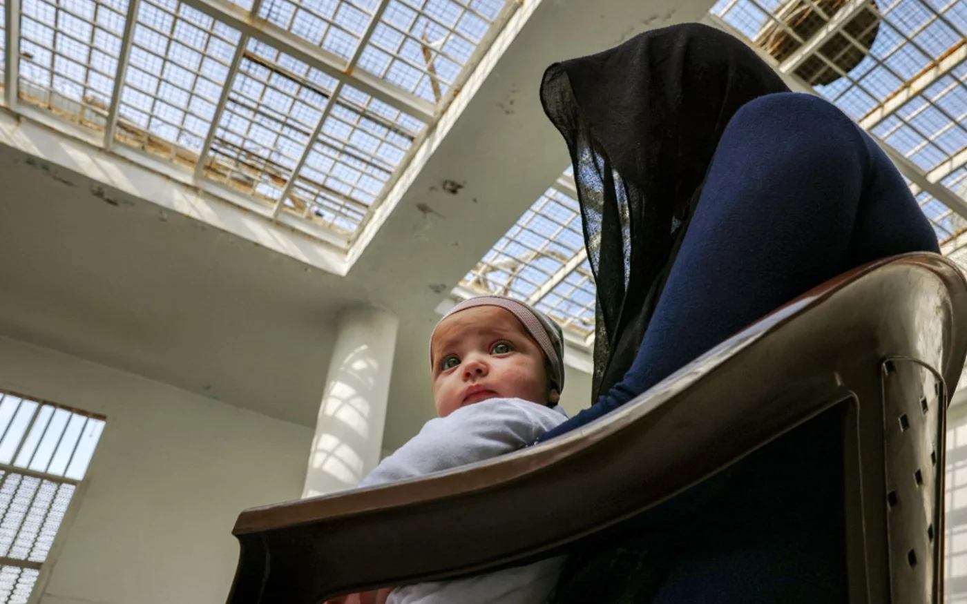 Nour et son bébé de quatre mois dans la prison de Baabda, près de Beyrouth (AFP/Joseph Eid)