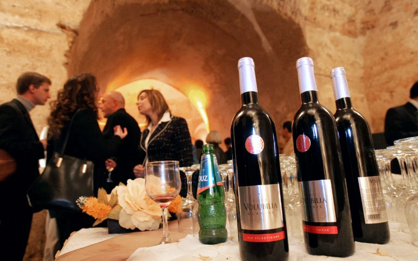 Vins marocains et européens exposés lors de la Fête de la vigne au palais El Mansour à Meknès, bien que le maire et son adjoint soient islamistes, le 17 novembre 2007 (AFP/Abdelhak Senna)