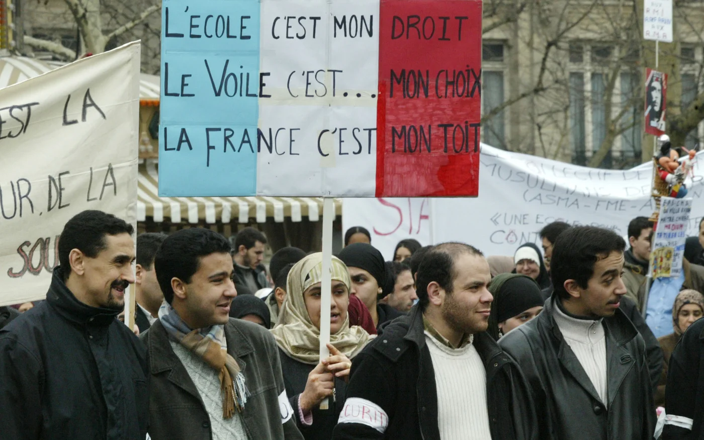 Selon Nicolas Cadène, l’amendement visant à interdire à tout mineur le port d’un signe religieux ostensible est « complètement anti-laïc et pourtant dit au nom de la laïcité » (AFP)