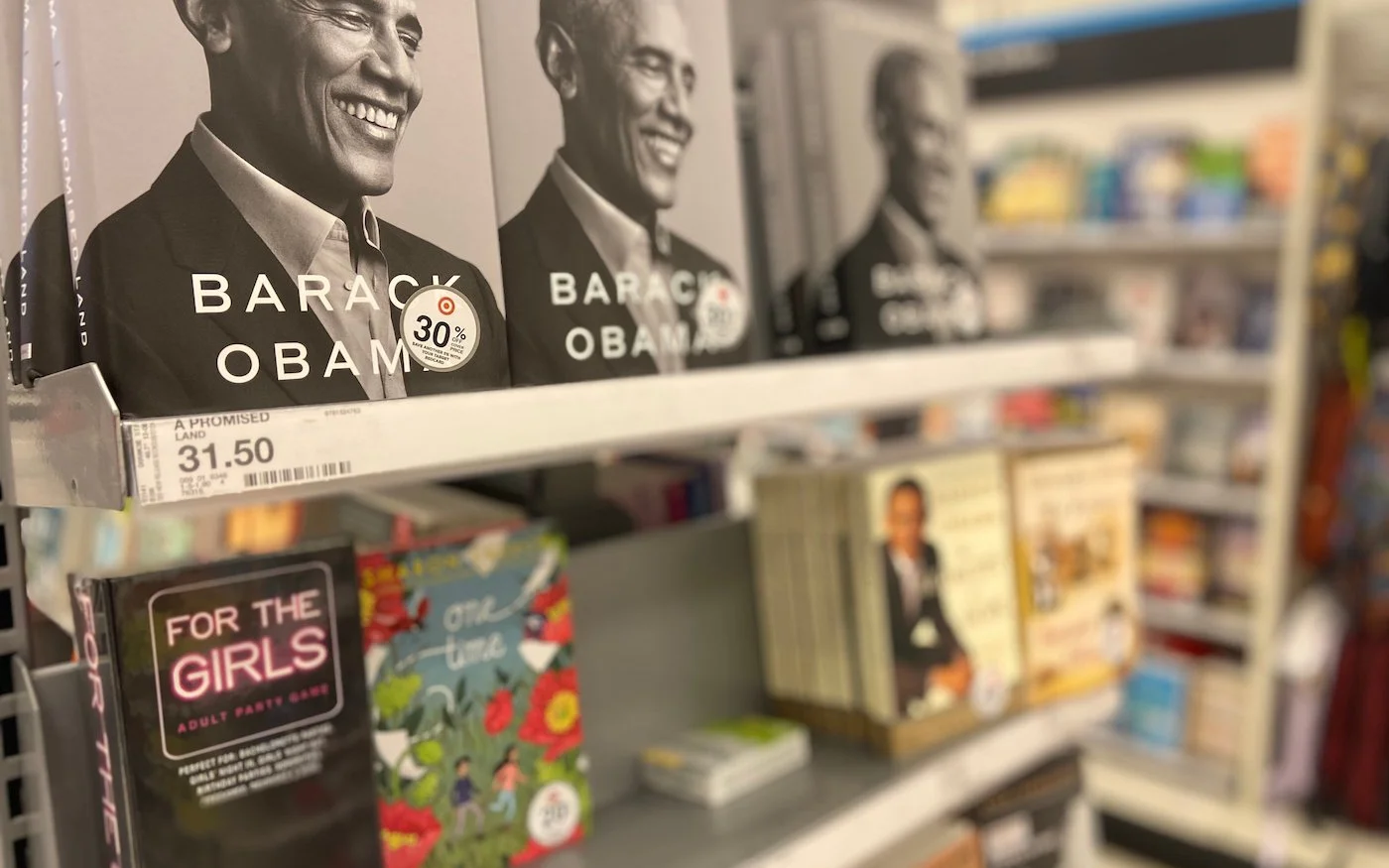 Les mémoires d’Obama devraient devenir les mémoires présidentiels les plus vendus de l’histoire des États-Unis (Azad Essa/MEE)