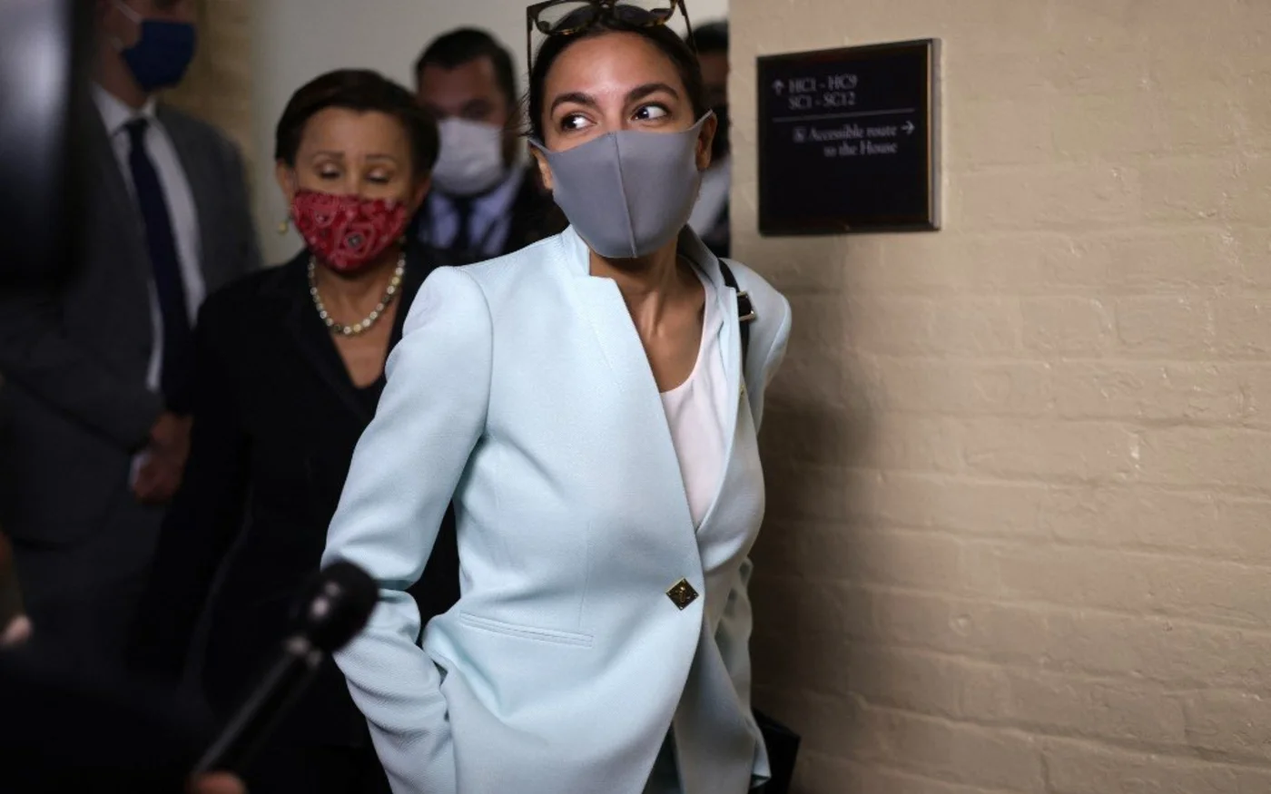 La représentante américaine Alexandria Ocasio-Cortez s’est abstenue lors d’un récent vote sur un projet de loi visant à renouveler le financement du Dôme de fer (AFP)