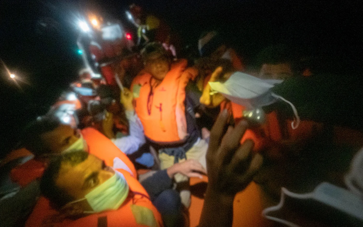 L’Open Arms a effectué deux opérations de sauvetage nocturnes au large des côtes libyennes en septembre (MEE/Ricardo Garcia Vilanova)