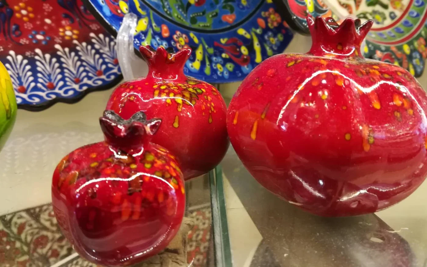 Les grenades sont un élément récurrent de l’artisanat turc (MEE/Indlieb Farazi Saber)