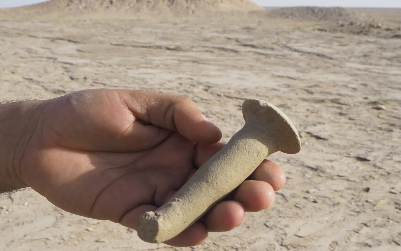 Eridu est jonché d’objets en poterie ressemblant à des clous, utilisés dans le cadre d’élégantes décorations murales dans les temps anciens (MEE/Tom Westcott)