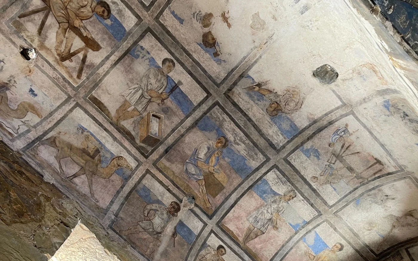 Influencé par l’art byzantin et païen, l’art islamique primitif représentait des formes humaines et animales (MEE/Rayhan Uddin)