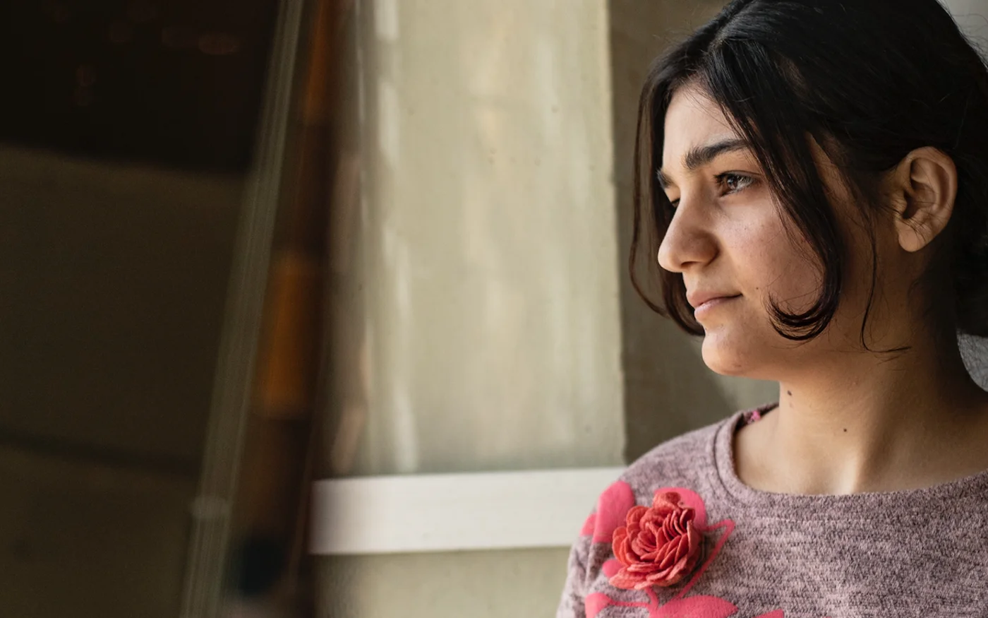 Layla Eido (L), une adolescente de la communauté minoritaire Yazidi d'Irak