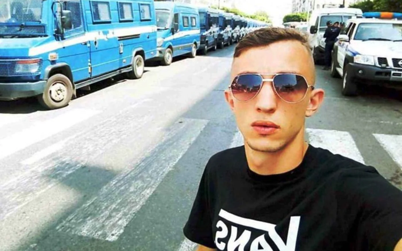Mohamed Tadjadit, 25 ans, poète à 18 mois de prison ferme pour avoir « porté atteinte au moral de l’armée » (Facebook)