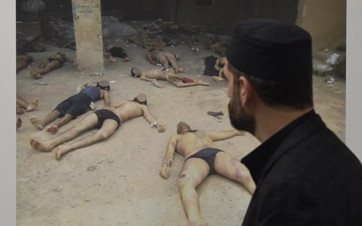 Cliché du photographe militaire syrien César exposé par l’Organisation syrienne pour les victimes de la guerre, à Genève en mars 2016 (AFP)